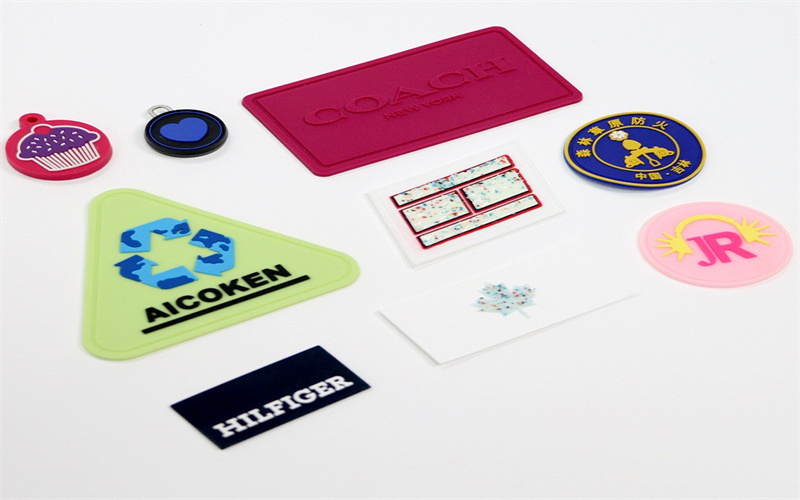 PVC膠章制服裝雙色滴塑標(biāo)牌 透明硅膠商標(biāo) 鞋服橡膠標(biāo)