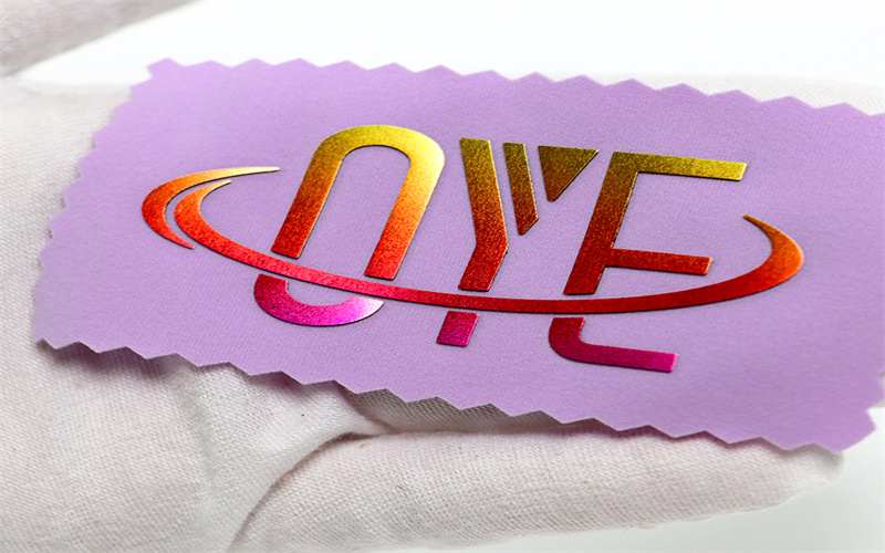 幻彩熱轉(zhuǎn)印燙標(biāo)激光雕刻服裝轉(zhuǎn)印標(biāo)童裝燙圖